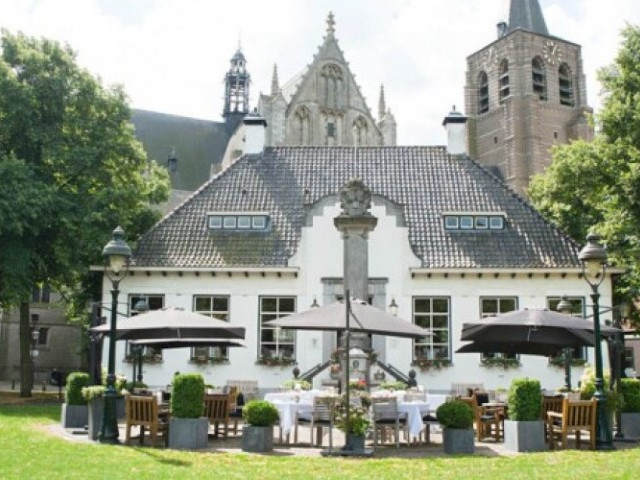 Het oude gemeentehuis op de markt in Wouw